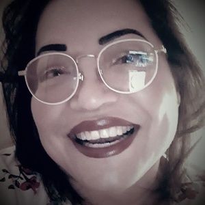 Meet your Posher, Leslie